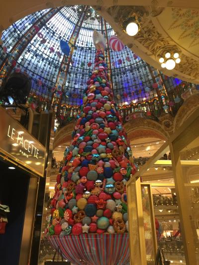 パリのクリスマスイルミネーション