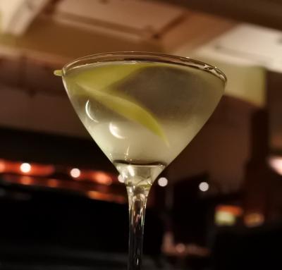 ヴィクトリア ☆ Classic Cocktails（ヴェスパーマティーニ）を一杯