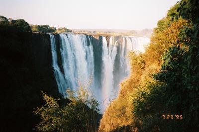 1995年、まだ平和だったジンバブエにビクトリアの滝を見に行った①
