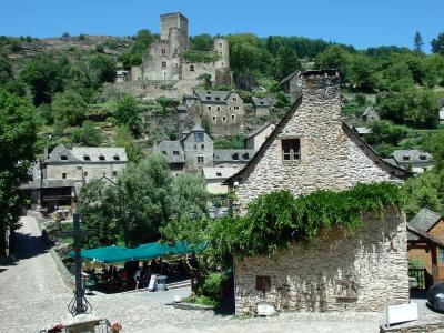 フランス南半分の旅　【１３】　ベルカステル村散策後、お宿のある集落の隣町訪問