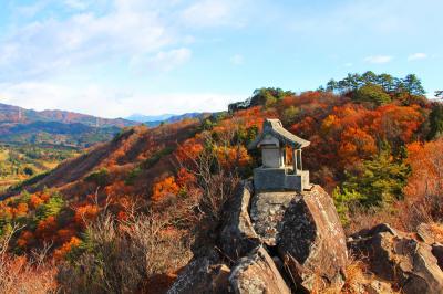 岩を愉しむ紅葉ハイキング／霊山・嵩山☆お嬢様はやっぱり鎖がお好き♪【晩秋の紅葉&温泉 癒され旅 -1】