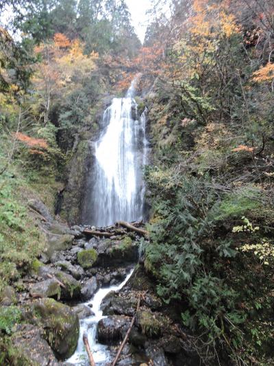 紅葉の抱返り渓谷・田沢湖と秋の小京都角館の日帰り旅