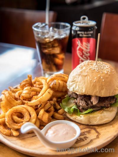 バンコクで必食。ARNO’Sのハンバーガーランチ