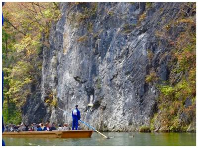 東北紅葉の旅   猊鼻渓で舟遊び