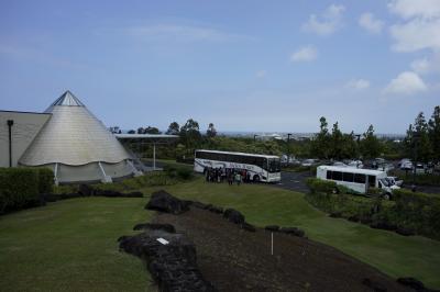ハワイ島ヒロ２泊観光（イミロア天文学センター、レインボー滝、ハワイ熱帯植物園、アカカ滝）