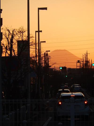 12月29日、上福岡駅から見られた影富士