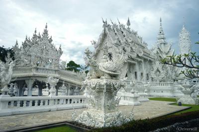 【閲覧注意】魑魅魍魎から仏にヒーロー、カオスな世界が結集「地獄の白寺～ワット・ロンクン」