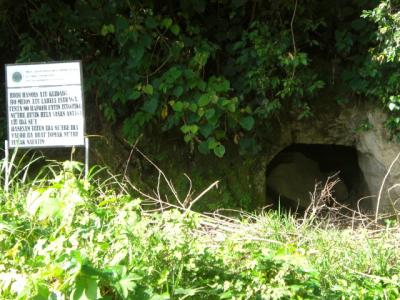 東ティモールのバウカウ市にある旧日本軍の洞窟陣地を見てきました。