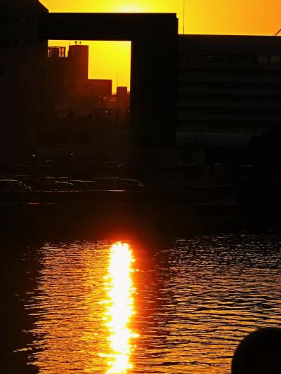 横浜-8   汽車道=散策路：夕陽*運河を照らす日 ☆貿易立国の近代化産業遺産！