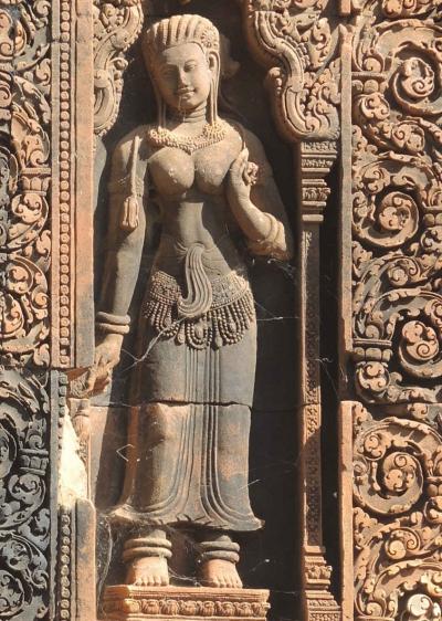 カンボジア2017･･･（6）アンコールワットで昼食を　地雷にモナリザ、アプサラも