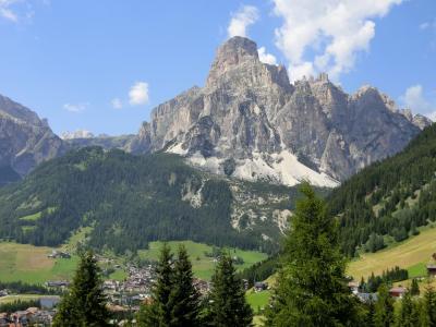 イタリア湖水地方、ドロミテ山塊、アルプス・チロルを巡る旅 ⑱　ドロミテ街道（ポルドイ峠からフェルツァレーゴ峠へ）