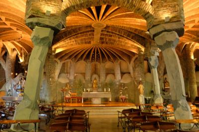 2017カタルーニャ紀行 コロニア・グエル教会地下聖堂（Cripta de la Col&#242;nia G&#252;ell）