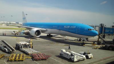 KLMオランダ航空 B777-300ER エコノミークラス搭乗記・クアラルンプール‐ジャカルタ(KL809)＋ジャカルタ街歩きと現地で起業している友人に会ってきました！ / Review: KLM Royal Dutch Airlines Economy Class Kuala Lumpur-Jakarta + Day Trip in Jakarta