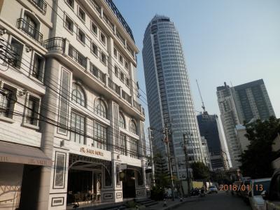 16火曜午前ＢＴＳ高架鉄道トンロー駅７時半は混み合う