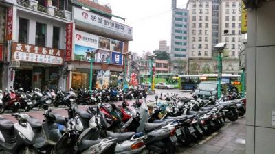はじめての台湾、街中に溢れる原付の多さにビックリ！