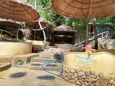 2017年 12月　今年最後の姉妹旅　ベトナム中南部縦断紀行　6日目　タップバー泥温泉とアヒル鍋で大満喫