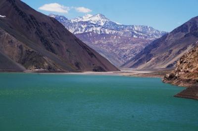 サンチアゴ郊外のアンデス山脈に隠れた湖 エンバルセ・エル・ジェソ (Embalse El Yeso, getaway around Santiago)