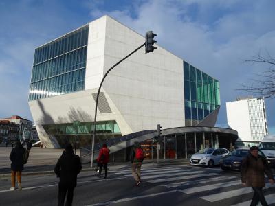ポルトで音楽ホールと現代美術館を観てきました。