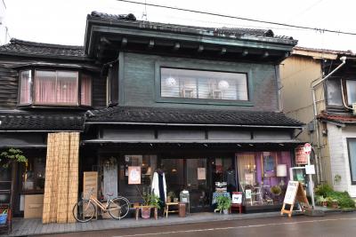 伝統的な建築様式「こまつ町家」と紅葉の那谷寺奇岩遊仙境（石川)