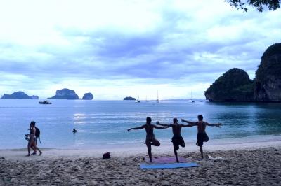 ターコイズブルーのアンダマン海の神秘に包まれた絶景の孤島ピピ島と、クラビの豪華密林リゾート ラヤバディの休日