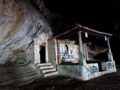 セトゥーバルの近くにある洞窟の不気味な礼拝堂　ラパ・デ・サンタ・マルガリーダ