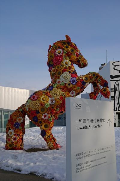 雪の十和田市現代美術館