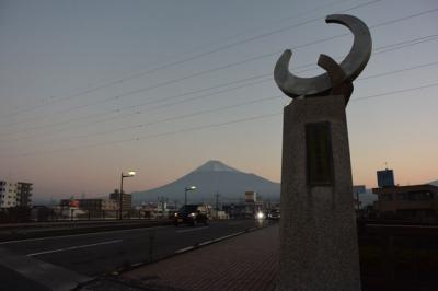 散歩 =夜明けの富士山を見ながら… 2017.11.09=