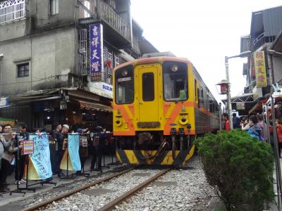 台湾鉄道旅行　平渓線（十分老街）と台北→高雄最速プユマ号に乗車　往路バニラ復路ピーチ利用