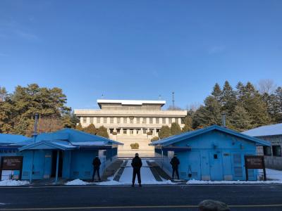 弾丸韓国ツアーへ　板門店に・・・