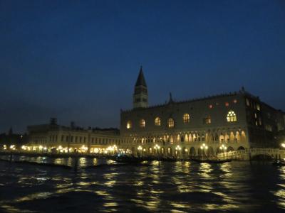 「水の都」ヴェネツィアの夜景と、ロヴェレートのイタリア戦史博物館