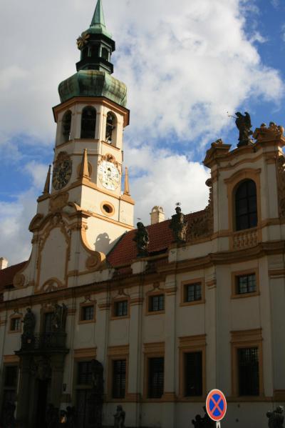 チェコ　プラハ　ロレッタ教会からプラハ城