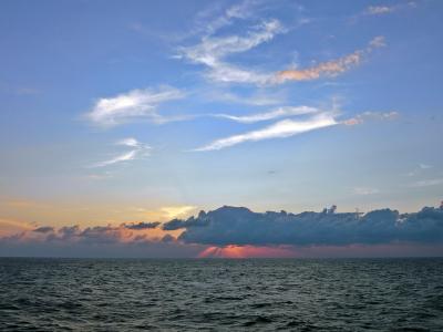 石川県沖の夕日　ダイヤモンド・プリンセス　納涼の日本海と宮崎・韓国９日間