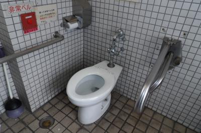 JR東戸塚駅東口の公衆トイレ