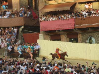 シエナの魂、競馬祭り「パリオ」観戦！