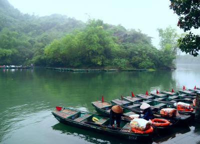 ベトナム北部の旅11 ニンビン : 静寂の中の自然美。チャンアン 癒しのボートクルーズ