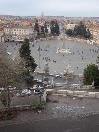 ポポロ広場を散策。カラヴァッジョは見れなかった。日曜日ですもの。