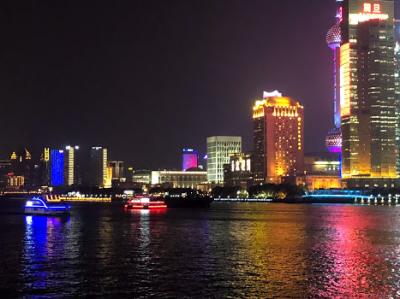 上海のでかさにびっくり。水郷に心なごやかに。