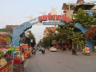 ベトナム　「行った所・見た所」　モンカイの市街地散策