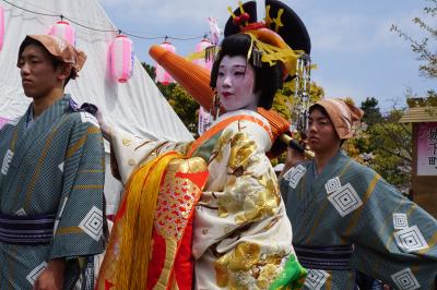 再びの静岡市近辺日帰り旅～藤枝の朝ラーから春爛漫の静岡まつり。最後は、丸子に移動して駿府匠宿の「駿河雛具雛人形と三大つるし飾り展」に老舗待月楼のミニ懐石を悠々楽しみます～