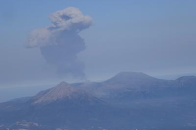 【国内295】2018.3薩摩大隅半島旅行1-新燃岳の噴火，桜島を見つつ指宿へ，小牧食堂