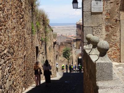 1706スペイン～古い立派な建物に坂の多い街並みが、中世の様子を思わせるカセレス　
