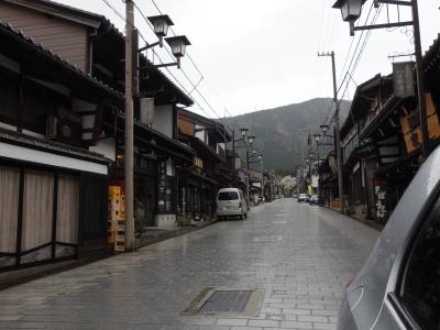 砺波の旅。瓜裂清水は失望だったが，八日町木彫りの里は予想以上によかった。