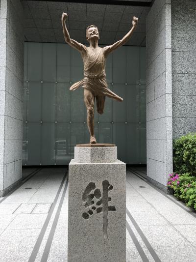 東京散歩・東京駅～丸の内～大手町周辺『箱根駅伝　絆の像』