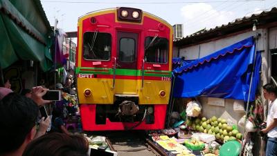 メークロン市場とアムパワーマーケットをあえてローカル線で（動画付き）