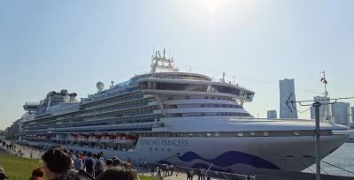 横浜港に外国豪華客船が３隻そろい踏み　ダイヤモンド・プリンセス、ノルウェージャン・ジュエル、ＭＳＣスプレンディダ