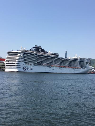 巨大豪華客船を見に神戸港へ