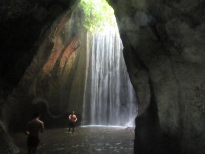 2018ありがとうバリ様2　３ウブドから　幻想的！Tukad Cepung Waterfall