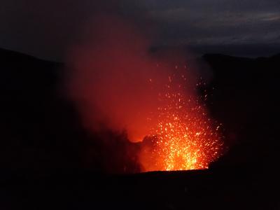 メラネシアの島めぐり(3) バヌアツのタンナ島（ヤスール火山）