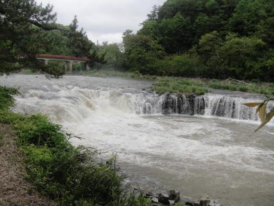 「乙字ヶ滝（おつじがたき）」福島県須賀川市前田川滝下地内