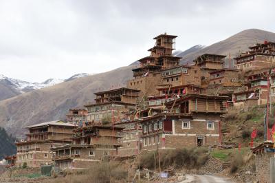 東チベット　ゴロク・アバの旅（２）～ザムタン１　宗科郷加斯満村（日斯満巴民居）～